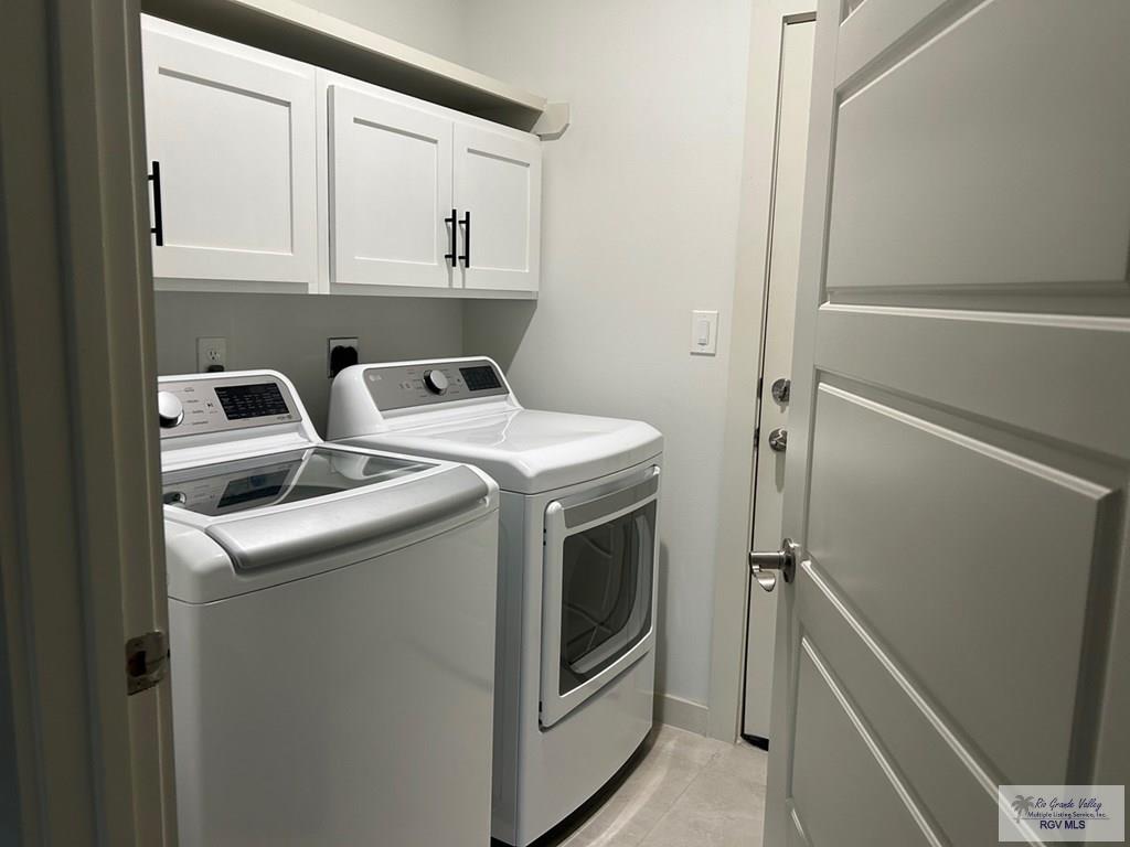 Laundry room - Appliances stay